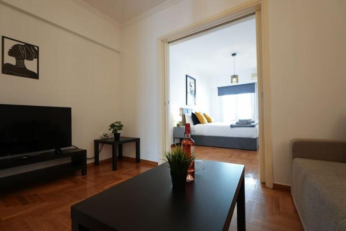 Syntagma square, 70sqm Pentelis sunny apartment