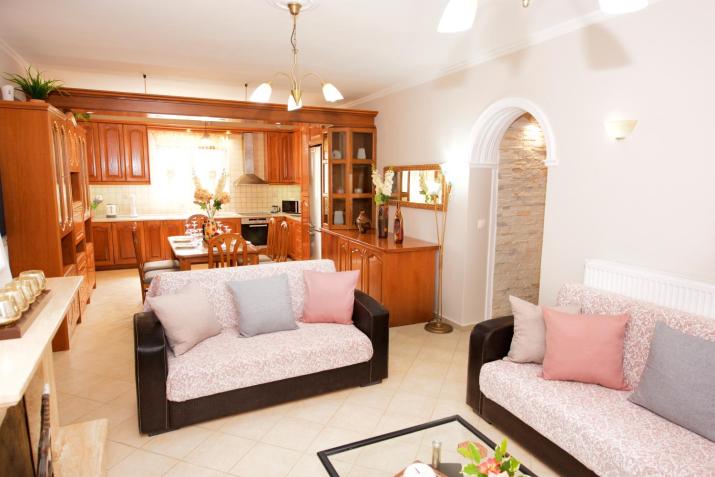 Spiti Christos Apartment, Viros