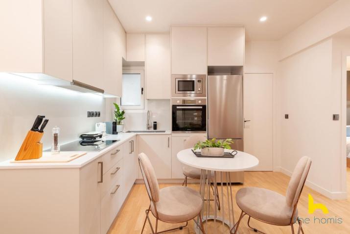 Urban Views, Modern Apartment In The Heart of Athens