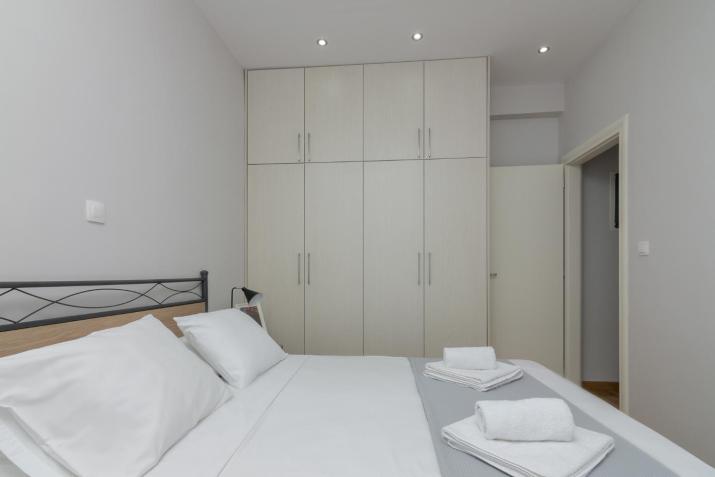 One Bedroom Apt w/ Balcony