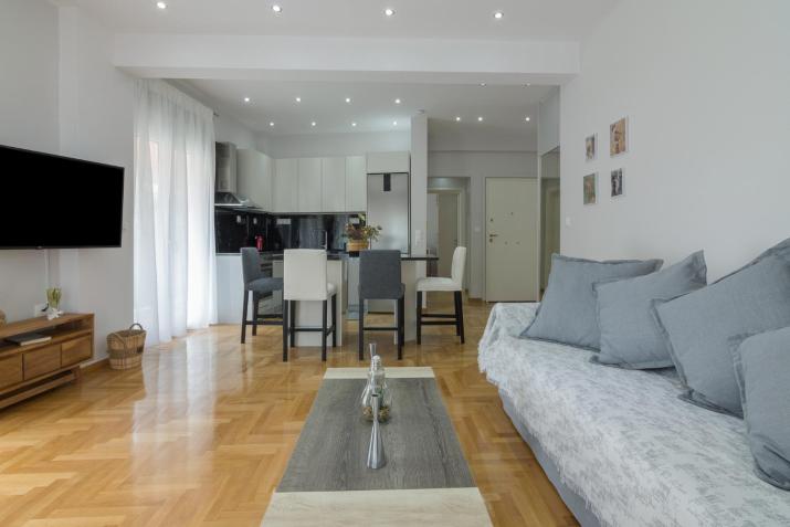 One Bedroom Apt w/ Balcony