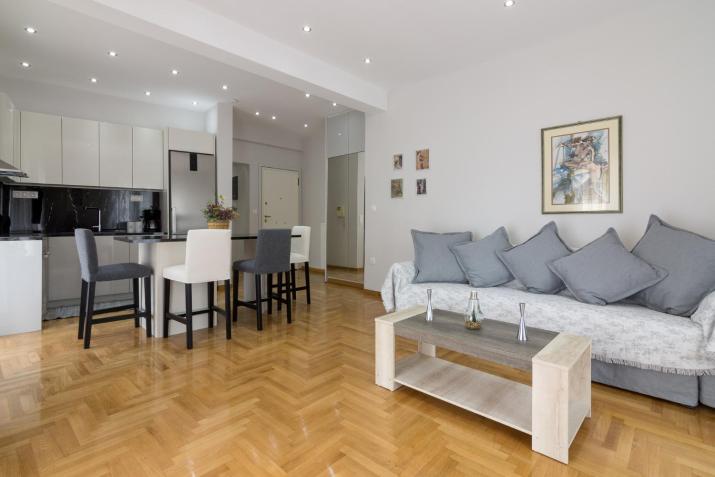 One Bedroom Apt w/ Balcony
