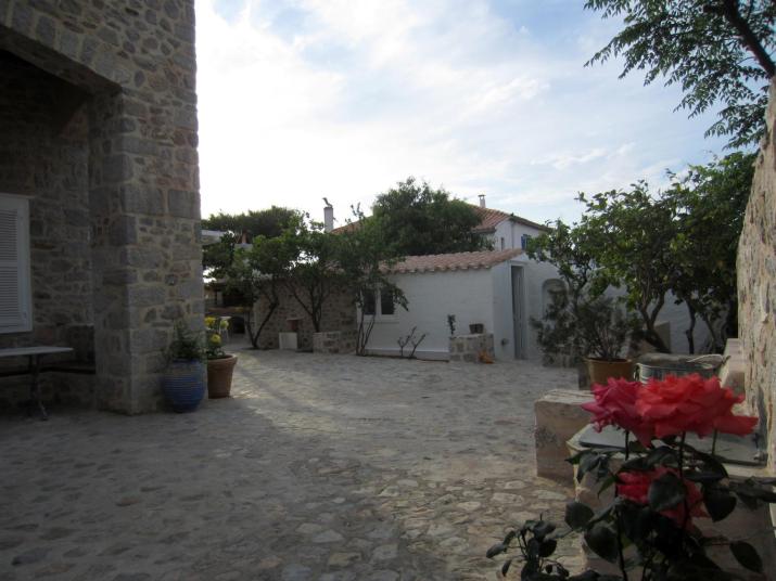 Kiki's Houses Vlichos