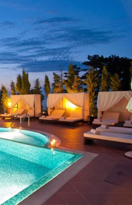 BLACK AMBER BOUTIQUE HOTEL