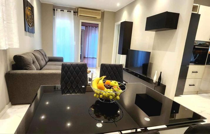 Seascape Elegant Apartment