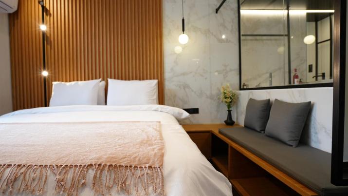 Luxury suites with JACUZZI by Sea&theCity