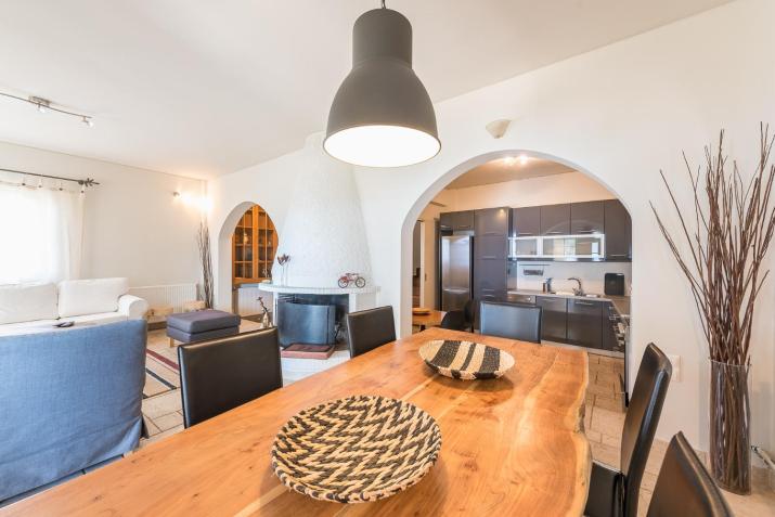 Luxury Home with Jacuzzi and Spectacular Sea Views for 8 Guests