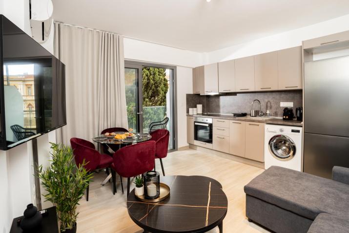 Velvet Luxury Apartments in the City Center by BiNoBi!