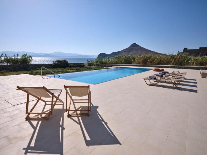 La mer Waterfront Villa