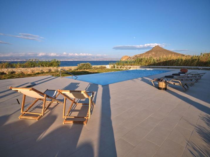 La mer Waterfront Villa