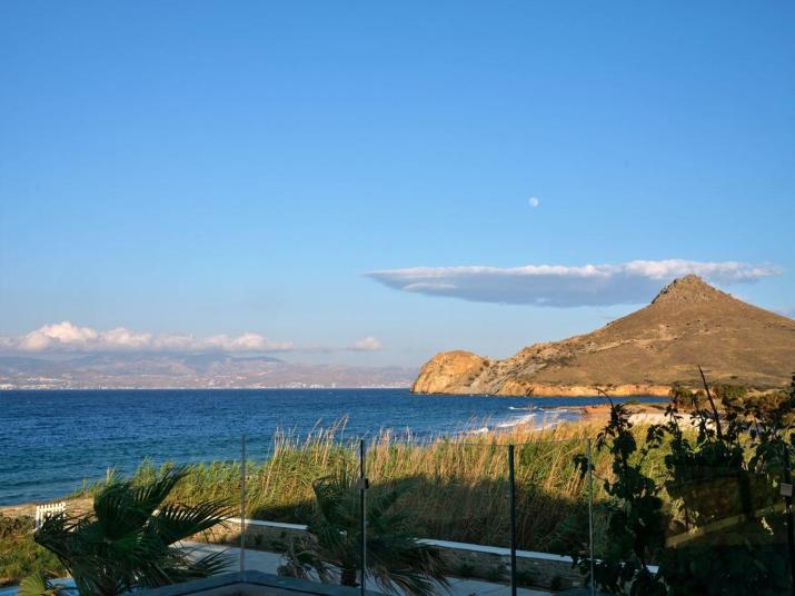 La mer Waterfront Villa