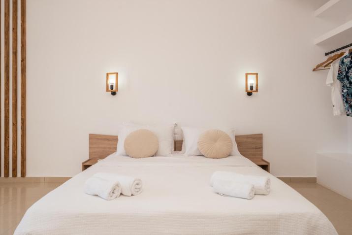 C'est La Vie Rooms and Suites