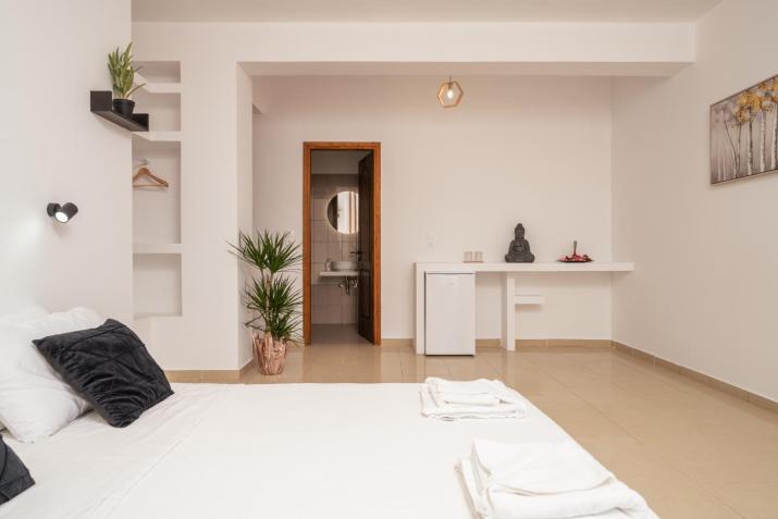 C'est La Vie Rooms and Suites