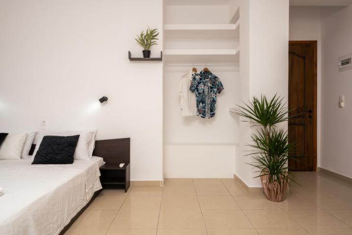 C'est La Vie Rooms and Suites