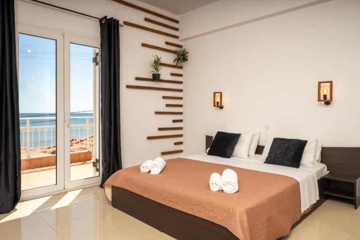 C'est La Vie Rooms and Suites