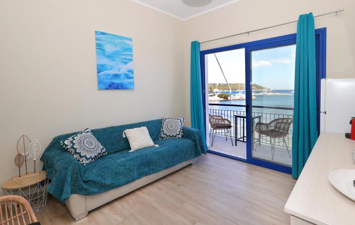 Niko's Beach Suites No1