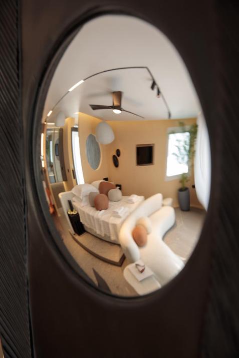 HIGH END Unique 270 degree aerial sea view suite