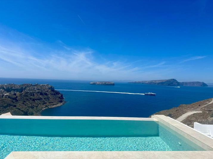 Omna Caldera Suites
