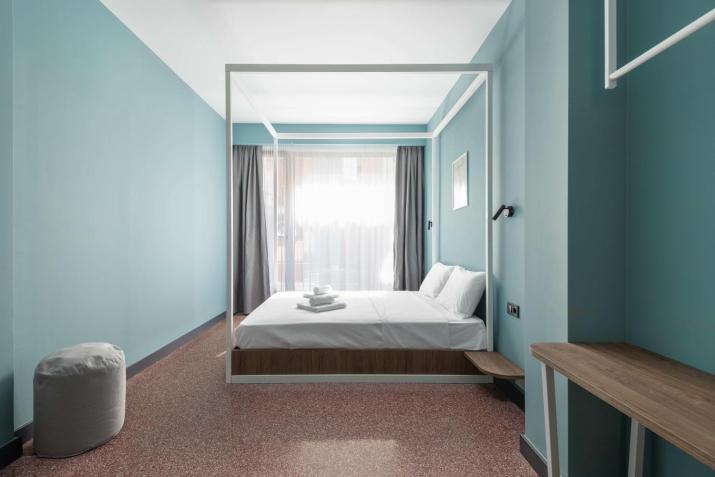 Zeus is Loose Hostel