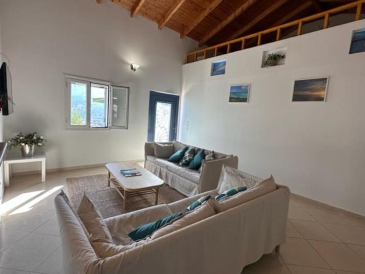 Villa Zola with Views