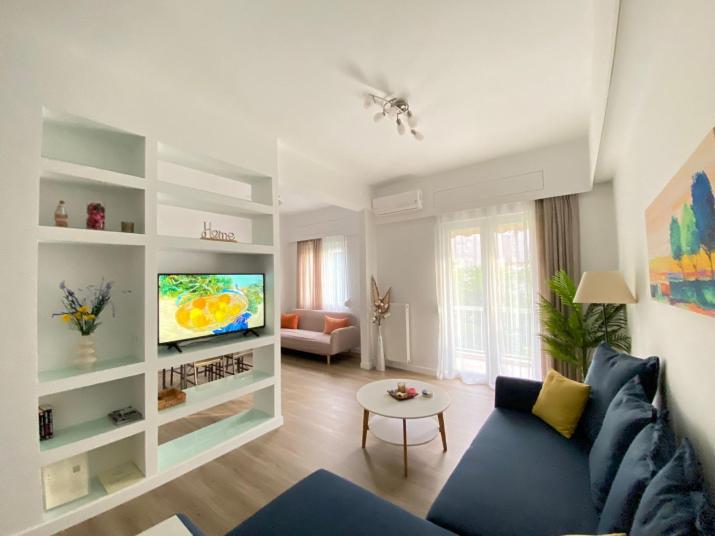 Dante Apartment