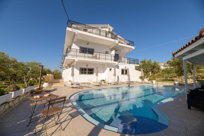 Denise Studios and Apartments