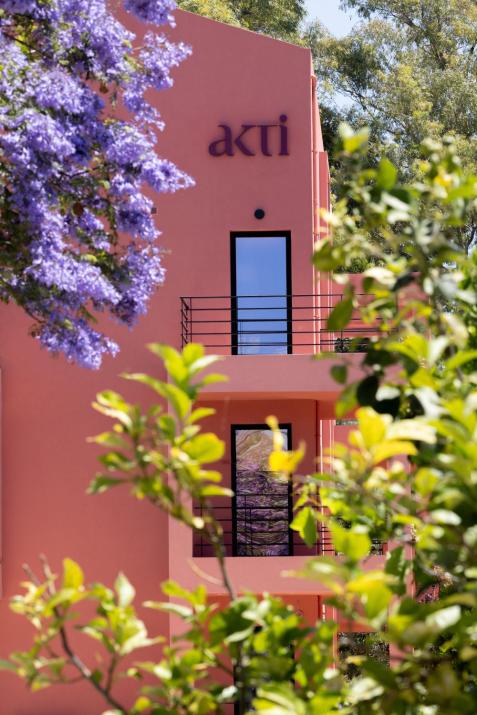 AKTI SEASIDE SUiTES