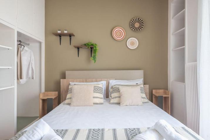 Athens Oasis with enchanting green hill views