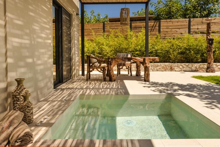 Hilaritas Suites Kefalonia, Luxury Villa-Style Suites with Private Pool & Stunning Sea Views