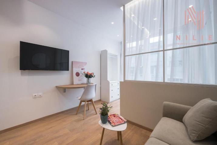 V1, Nilie Hospitality MGMT