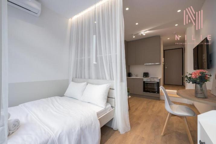 V1, Nilie Hospitality MGMT