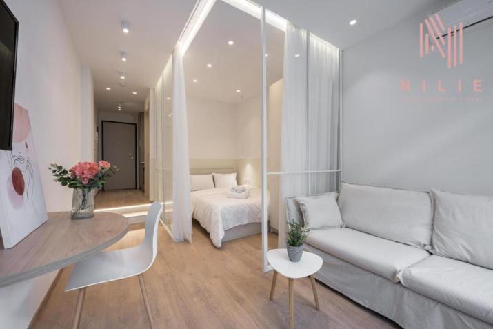 V1, Nilie Hospitality MGMT