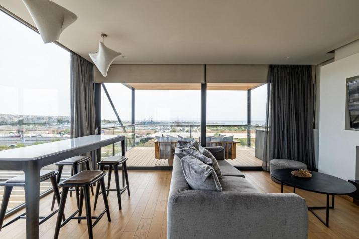 Earth Boutique Apartments next to Stavros Niarchos