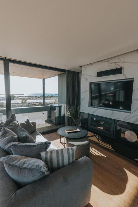 Earth Boutique Apartments next to Stavros Niarchos