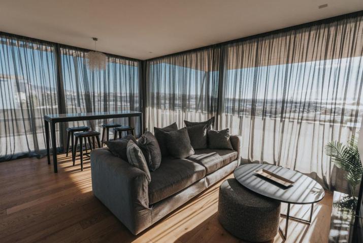 Earth Boutique Apartments next to Stavros Niarchos