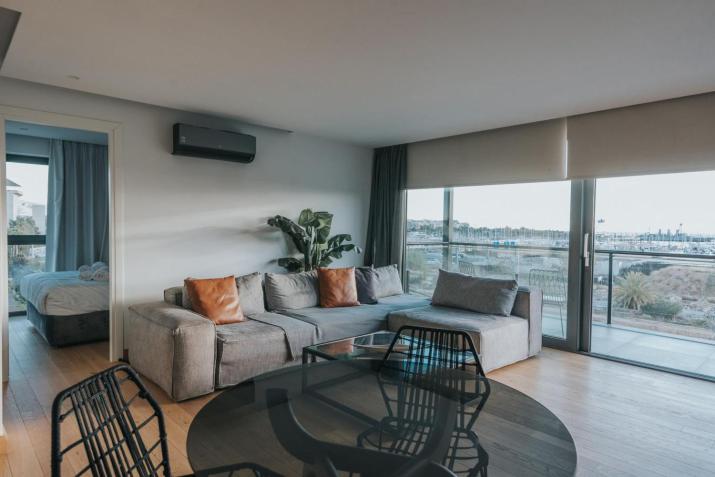 Earth Boutique Apartments next to Stavros Niarchos