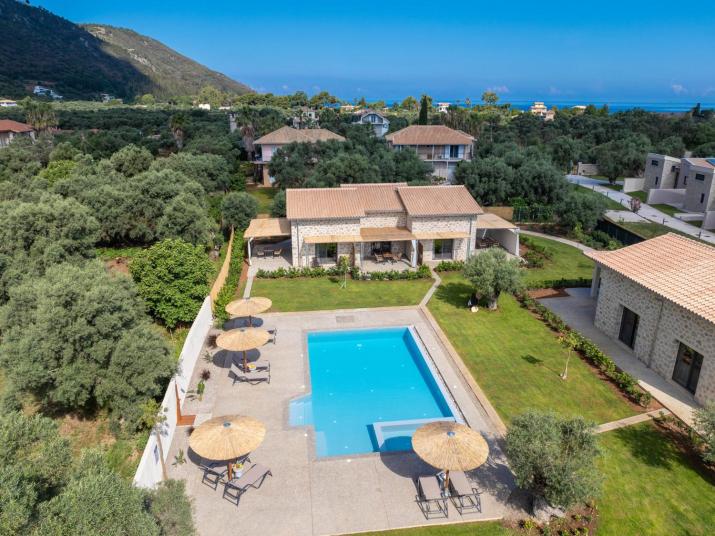 YANNIS RETREAT