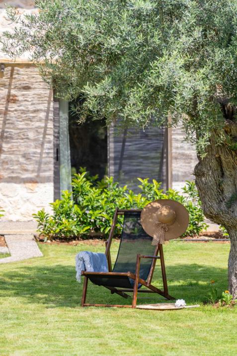 YANNIS RETREAT