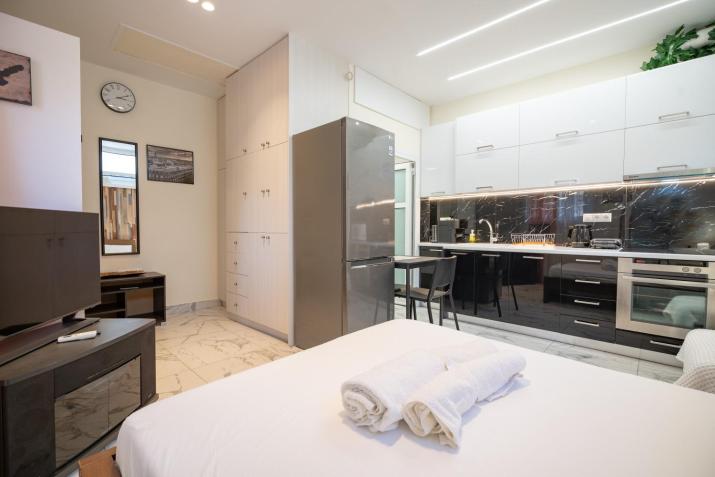 Cozy Studio at Vyronas for 2 pers by MPS