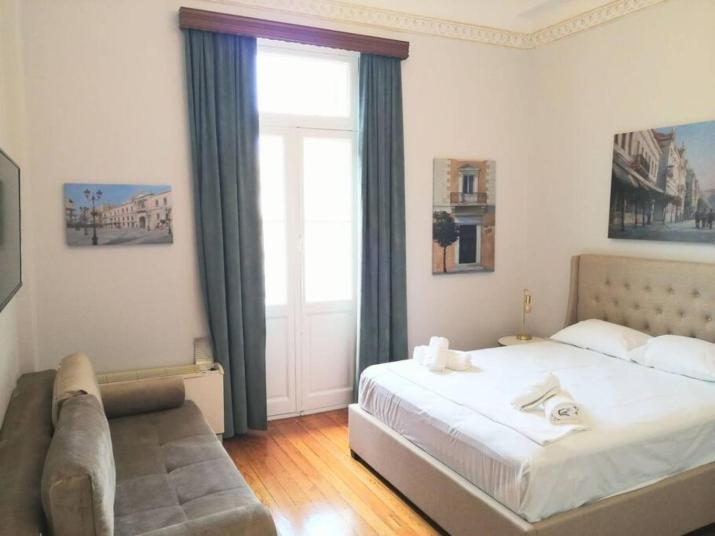 Elegant apartment under the Acropolis