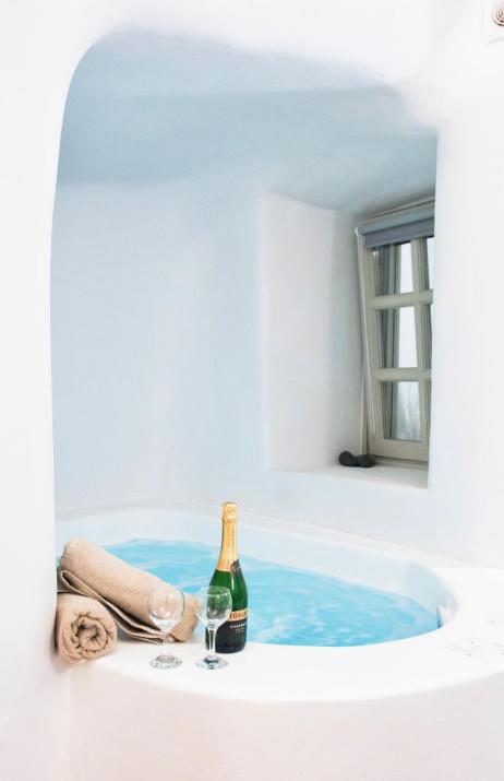 Nisó Cave Suites