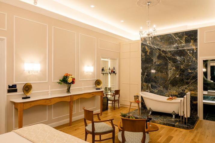 Curcumelli Luxury Suites
