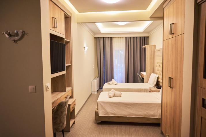 Famissi Eden Hotel