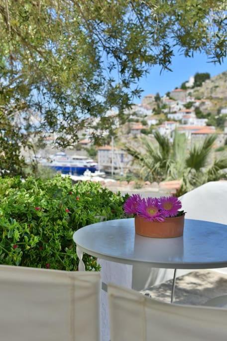 Captain's House for 2 - Historical Home Hydra 1800