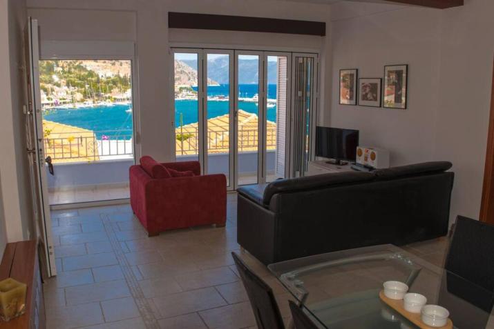 Agia Efimia seaside 2br apartment