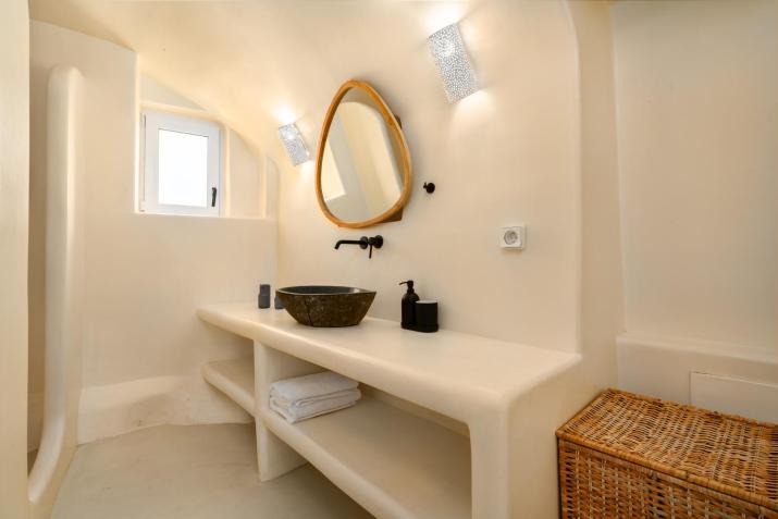 Eolithos Exclusive Suites
