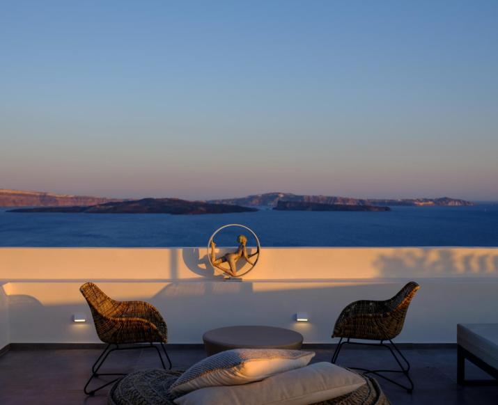 Oia Treasures Art Suites