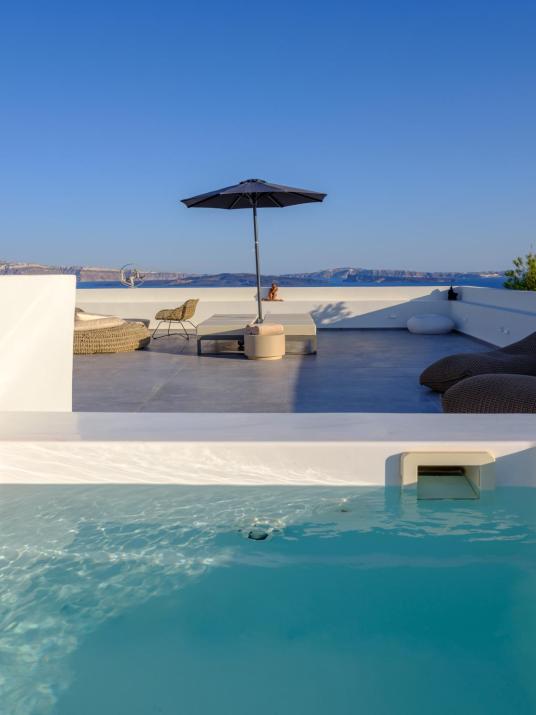 Oia Treasures Art Suites