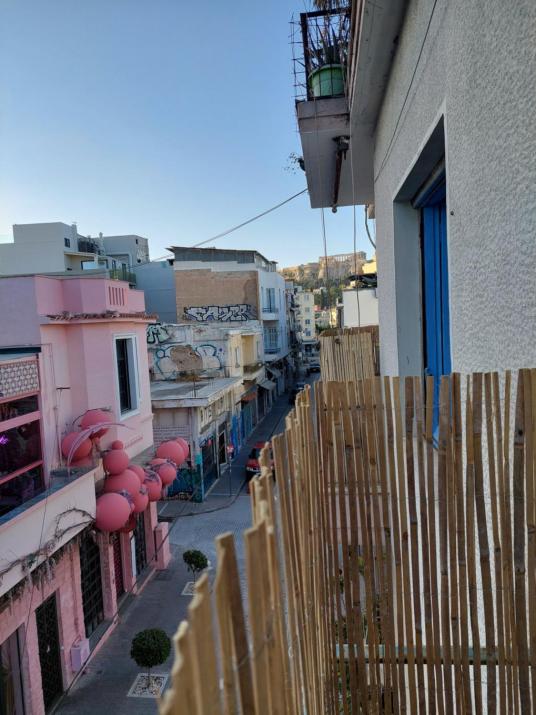 Share room thissio nearby Acropolis