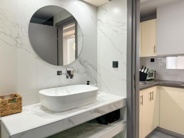 Luxury Downtown Apartment A6